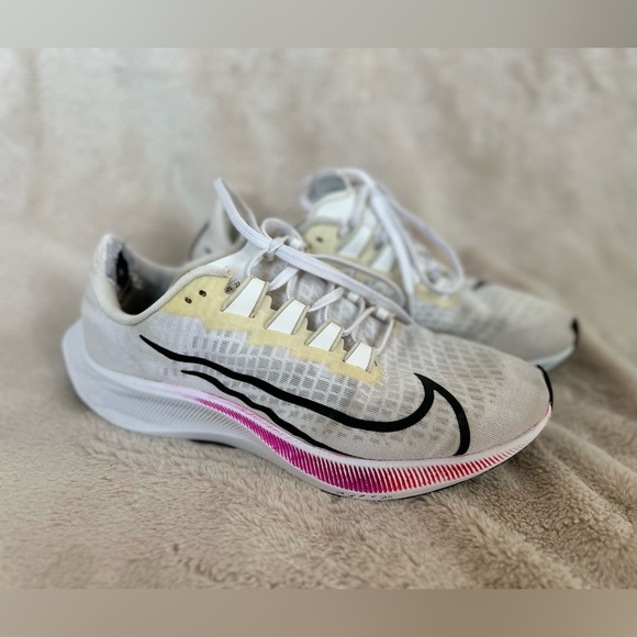 Nike Women's White and Pink Athletic Shoes - Picture 1 of 6